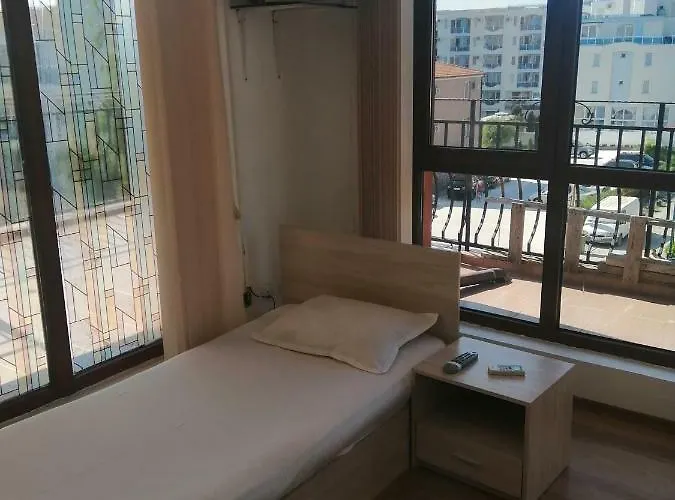 Fiore Πανσιόν Νεσέμπαρ